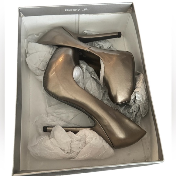 Fergie Bunny Stiletto Pump in Taupe Size 5 NIB - Picture 5 of 8